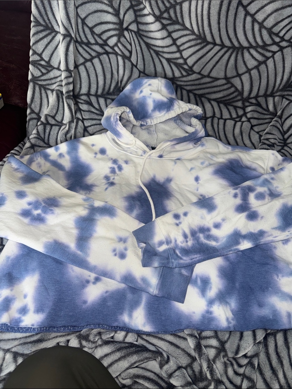 Women’s large cropped hoodie tie-dye blue and white